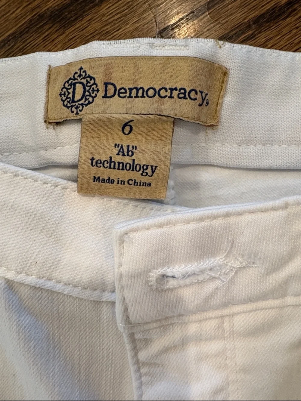 Democracy White Ankle Kick Flare Jeans with Ab technology size 6 - Picture 2 of 8